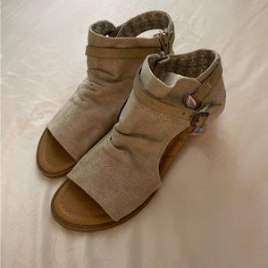blowfish malibu sandals size 8.5 beige